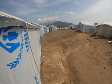 Taiz, Yemen- 08 Ekim 2021: Yemen 'deki savaştan kaçan yerlerinden edilmiş insanlar için kamplar, Taiz