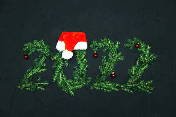Номера 2022 Сделаны Еловых Ветвей Темный Фон Новогодний Рождественский Фон — стоковое фото