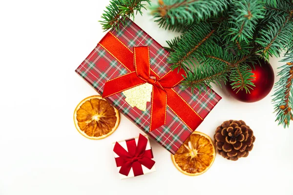 Kerst Nieuwjaar Decoraties Geschenkdozen Sparren Takken Kerstballen Gezellige Kerst — Stockfoto