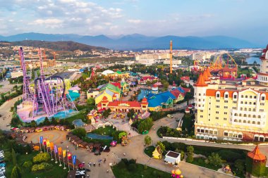 Olympic Village 'daki eğlence parkı. Sochi, Rusya - 15 Ekim 2021. 