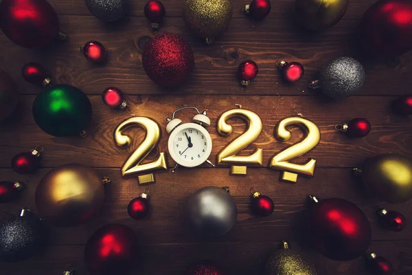 Velas Forma Números 2022 Despertador Que Muestra Medianoche Bolas Navidad — Foto de Stock