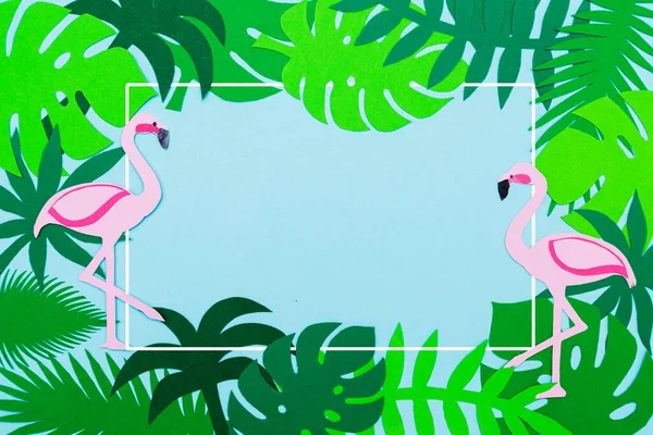 Tropikalne Tło Papieru Kolorowe Liście Monstery Palmy Flamingi Niebieskim Tle — Zdjęcie stockowe