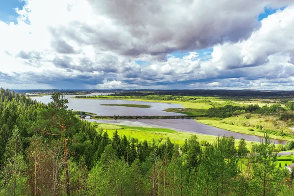Kareliaの湾に山から絵のような景色 北部の自然 ロシアへの旅行 — ストック写真