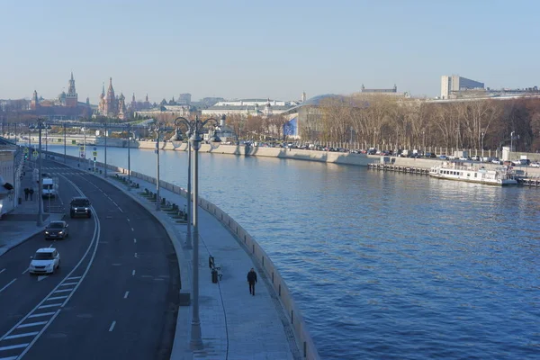 Blick Von Der Bolschoi Ustinski Brücke Auf Den Kreml Moskau — Stockfoto