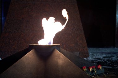 Rusya 'nın Moskova bölgesindeki Zvenigorod Anıtı' nda sonsuz alev