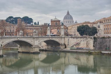 Roma 'nın tarihi bölgesi Tiber ve Vatikan' a bakıyor..