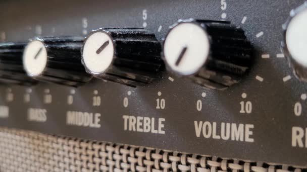 Meningkatkan Volume Penutup Dari Amplifier — Stok Video