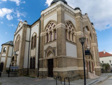 Nitra Sinagogu, Slovakya 'nın Nitra şehrinde tarihi bir binadır. Sinagog 190811 yılında Neolog Yahudi cemaati için inşa edilmiştir..