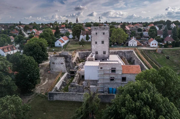 Luchtfoto Van Nagyvazsony Kinizsi Kasteel Hongarije Met Onlangs Gerestaureerde Donjon — Stockfoto