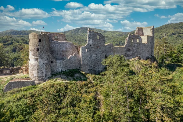 Vista Aérea Bajo Restauración Medieval Castillo Reviste Por Encima Del —  Fotos de Stock