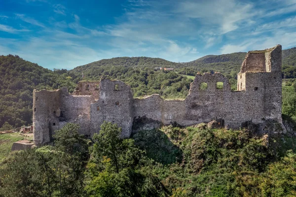 Vista Aérea Bajo Restauración Medieval Castillo Reviste Por Encima Del —  Fotos de Stock