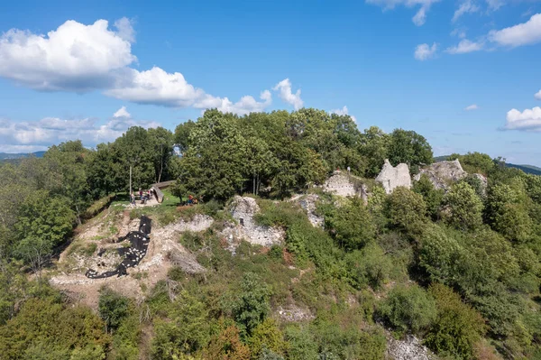 Vista Aérea Ruína Medieval Castelo Szadvar Acima Aldeia Szogliget Norte — Fotografia de Stock