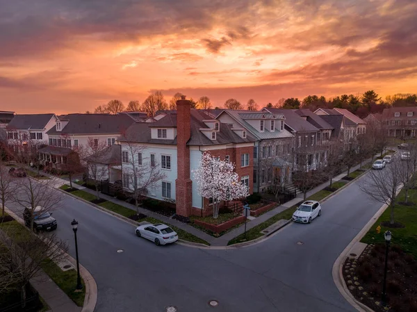 Vista Sul Tramonto Aereo Una Nuova Comunità Sviluppo Immobiliare Con — Foto Stock