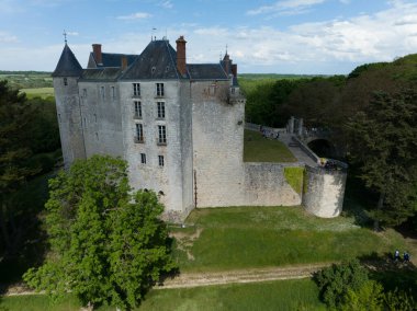 Fransa 'nın Loire Vadisi' ndeki tepedeki Saint Brissan Rönesans Sarayı 'nın hava manzarası. 