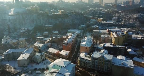 Widok z lotu ptaka Podil jest historycznym centrum Kijowa w zimie. — Wideo stockowe