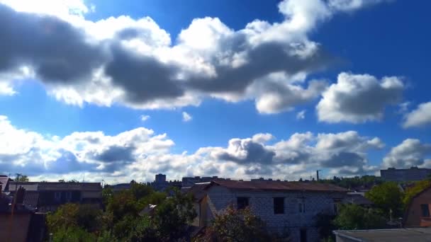 Obloha nad soukromými domy, Ukrajina — Stock video