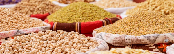 Produk makanan kering di warung pasar jalan arab. — Stok Foto