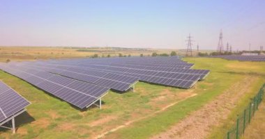 Güneş enerjisi santrali. Güneş çiftliği.