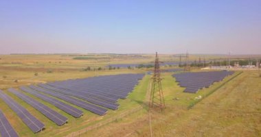 Güneş enerjisi santrali. Güneş çiftliği.