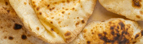 Colocação plana de Freashly cozido pão árabe flatbreads — Fotografia de Stock