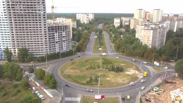 ยูเครน, เคียฟ, 13.09.2021: การแลกเปลี่ยนการขนส่งในเคียฟหรือเกียฟ — วีดีโอสต็อก