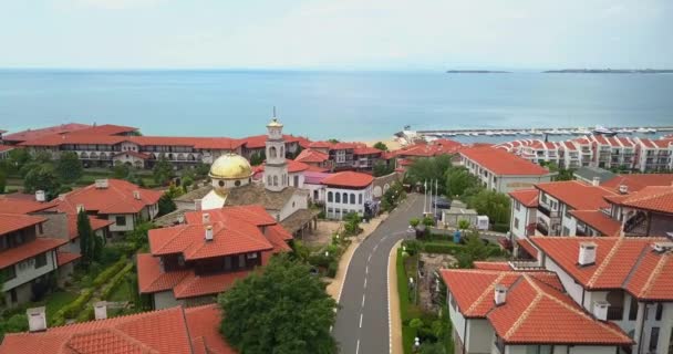 ブルガリアのスヴェティ・ヴラスにある海岸と聖ヴラシー正教会 — ストック動画
