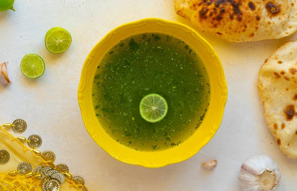 Mısırlı limonlu Molokhia çorbası.