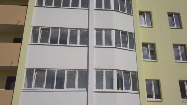 Nuovo moderno condominio a molti piani — Video Stock