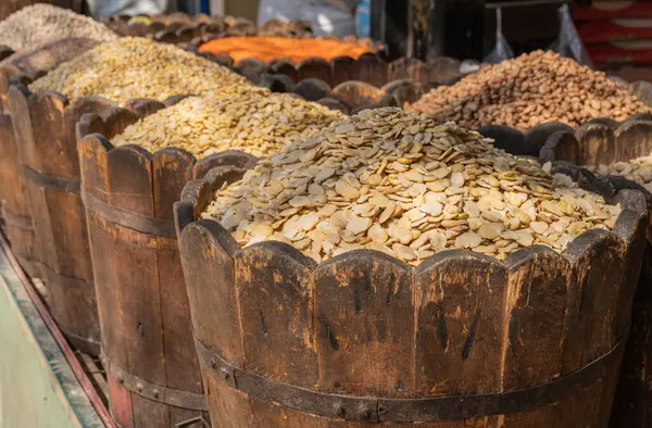 Produk makanan kering di warung pasar jalan arab. — Stok Foto