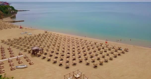 Bulgaristan 'ın Sveti Vlas kentindeki plajın Dron hava görüntüsü — Stok video