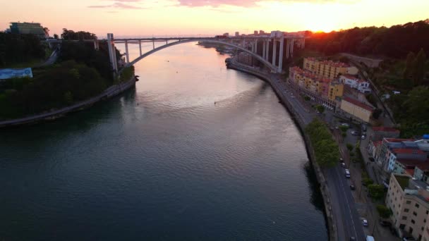 波尔图葡萄牙的Arrabida桥日落时分 — 图库视频影像