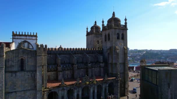 Luchtfoto van de kathedraal van Porto, oud Porto, Portugal — Stockvideo