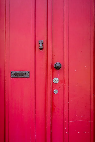 Fragment of Red wooden door texture. — Foto de Stock