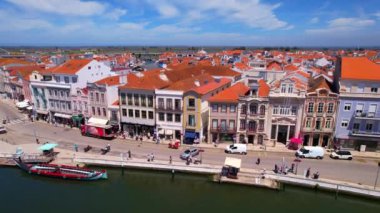 Aveiro şehir merkezi, tipik evlerle doludur.