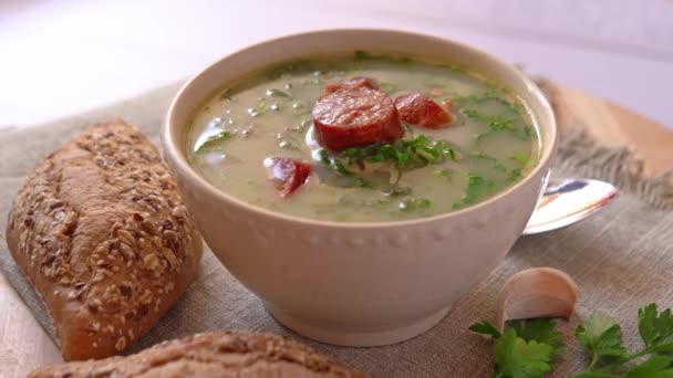 Rotating Video Portuguese Style Soup Called Caldo Verde Traditional Bread — Vídeo de stock
