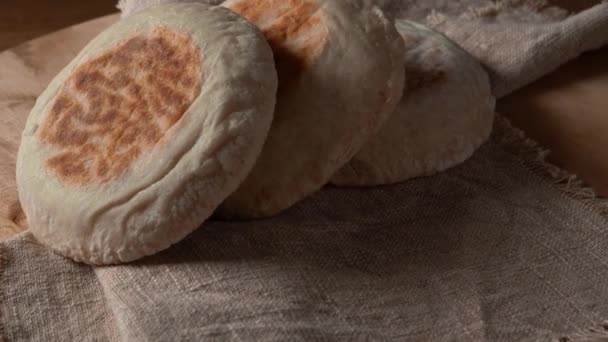 Close Traditional Portuguese Flat Circular Bread Bolo Caco Textile Background — ストック動画