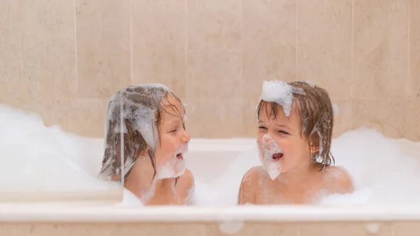 Funny Sisters Baby Girls Playing Soap Foam Bath Fun Children — Stock Photo, Image