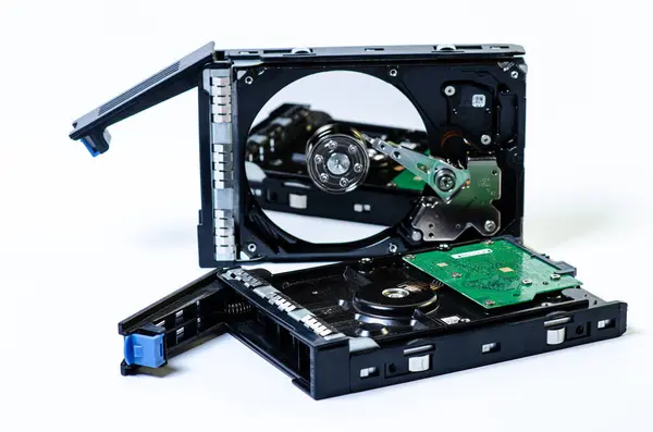 Σκληρός Δίσκος Hdd Διαφορετικού Μεγέθους Που Απομονώνεται Στο Λευκό Λεπτομερής — Φωτογραφία Αρχείου