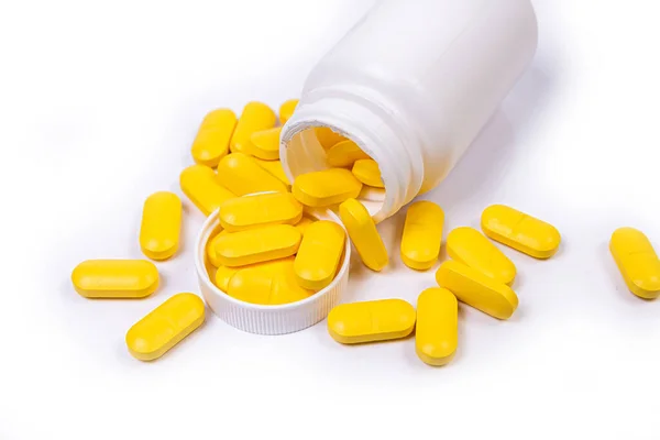 Lékařská Bílá Černá Oranžová Pilulky Vysypat Bílé Sklenice Izolované Bílém — Stock fotografie