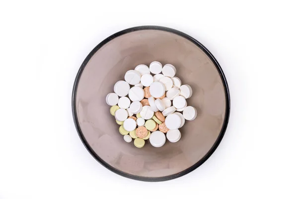 Медицинские Белые Черные Оранжевые Таблетки Проливаются Белой Банки Изолированном Белом — стоковое фото