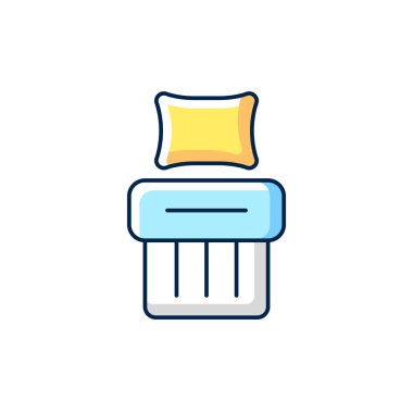 Tek kişilik yatak RGB renk simgesi. Yastıklı battaniye. Dinlenmek için otel odası. Rahat bir yatak. Tekstil ürünleri. İzole vektör çizimi. Ev giysileri basit doldurulmuş çizgi çizimi