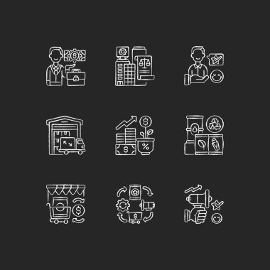 İş tebeşiri beyaz simgeleri siyah arka planda. Başarılı bir girişimcilikti. Yasal ve müşteri hizmetleri. Ticaret yönetimi ve terfi. İzole edilmiş vektör karatahta çizimleri