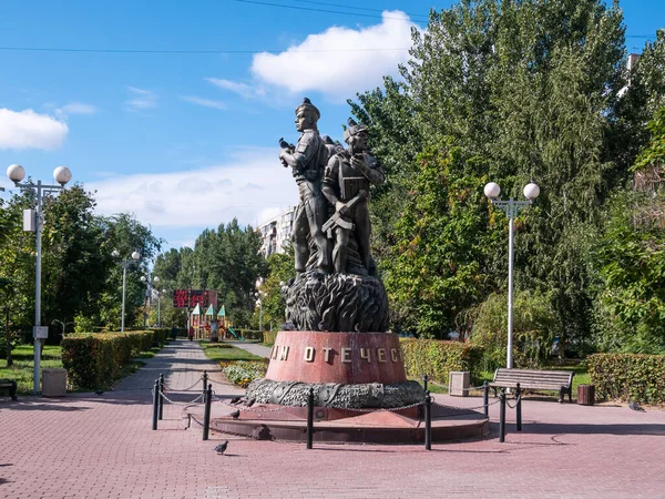 エンゲルス ロシア2021年9月16日 現代とは異なる場所で戦ったロシアとソ連の戦争への記念碑 アフガニスタン チェチェンなど — ストック写真
