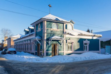Kolomna, Rusya, 9 Şubat 2017 - Eski şehir ahşap evi, kışın Rus eyaleti için geleneksel