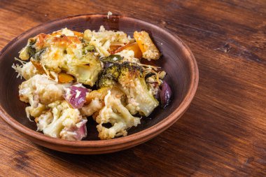 Peynirli kabaklı fırında sebzeler, yakın plan, kopyalama alanı