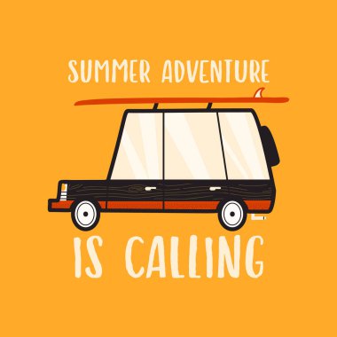 Kamp arabası ve Yaz Macerası ile basit doğrusal tişört tasarımı sarı arka planda harfleri çağrıştırıyor