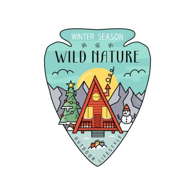 Kamp yapmak, yılbaşı rozeti tasarımı, orman kulübesi, renkli sanat tarzı ve alıntı, kış mevsimi vahşi doğası. Seyahat logosu grafikleri. Stok vektör etiketi.