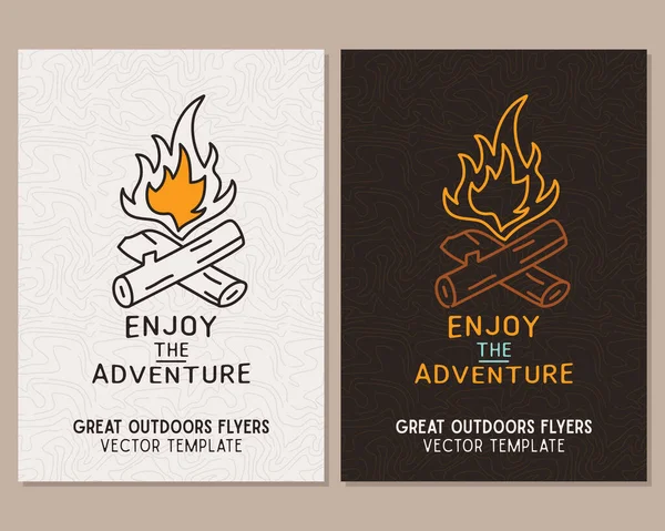 チラシのテンプレートをキャンプ ラインアートとフラットエンブレムと引用符で設定された旅行冒険のポスター 冒険をお楽しみください 屋外パーティーのための夏のA4カード — ストック写真
