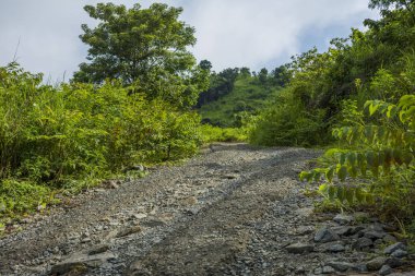 Kodikuthi mala yolu, Kodikuthi mala Hindistan 'ın Kerala ilçesinin Malappuram ilçesinde bir tepe istasyonudur..