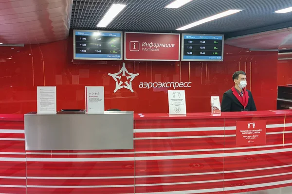 Információs Pult Aeroexpress Tanácsadója Orosz Közlekedési Vállalat Amely Vasúti Összeköttetéseket — Stock Fotó